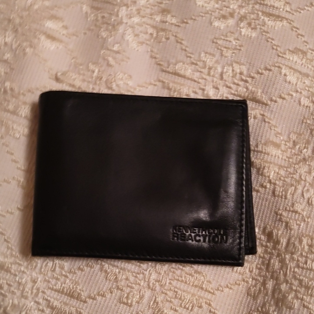 Kenneth Cole Reaction Black Leather Wallet